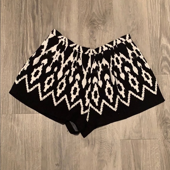 Forever 21 Shorts - Picture 3 of 7